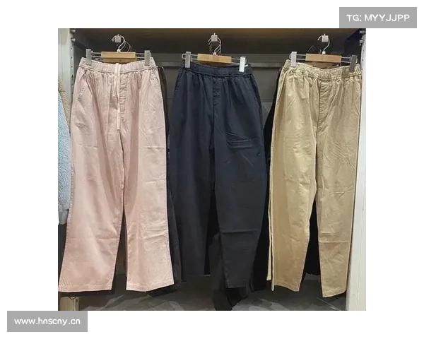 优衣库新款报恩神裤 搭配白色修身短袖 简约舒适好看！